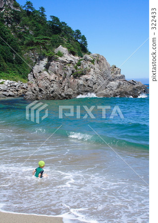 Children playing in the sea 1 322433