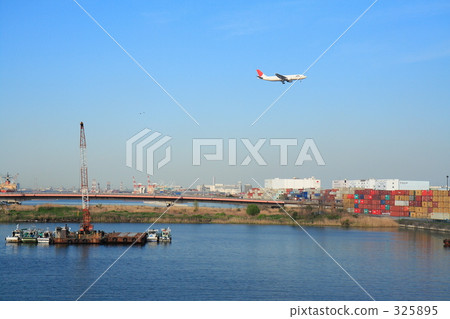 飛行工業區的飛機 325895