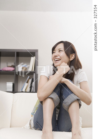 she, Young female, girl 327554