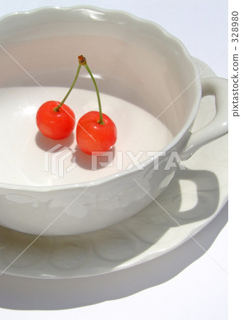 Cherry and soup dish Cherry and soup dish 328980