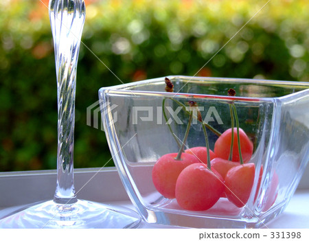 靠窗的櫻桃 331398