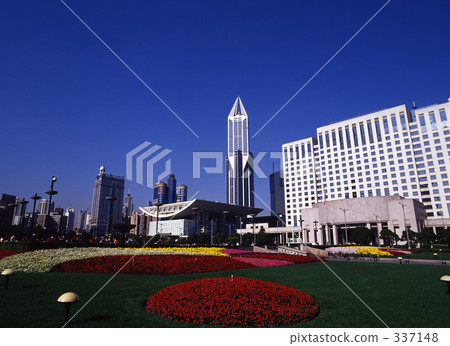 上海摩天大樓群和人民公園 337148