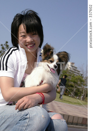 和狗一起散步 和狗一起散步 337602