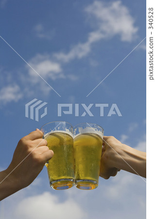 冷凍的 啤酒杯 天空背景 340528