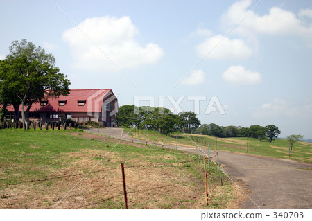 Barn and pasture Barn and pasture 340703