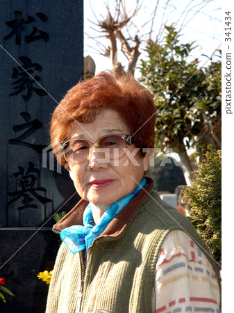 Mother and Tomb 341434