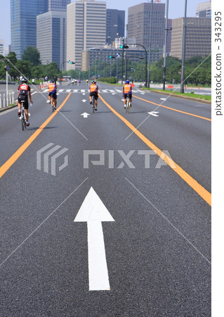 丸之內大廈和公路自行車 343295