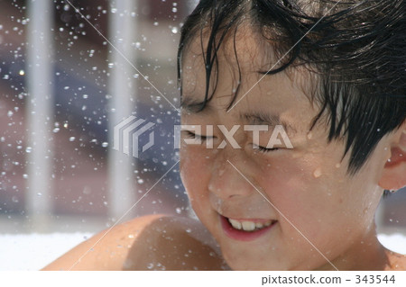 kid, younger, sheet of spray 343544