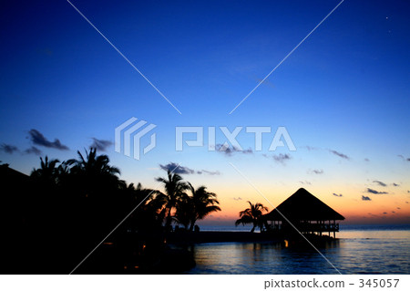 水上別墅的黎明 水上別墅的黎明 345057