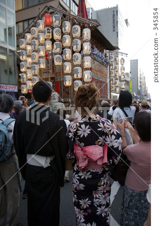 兩個人看著Yamaboko 345854