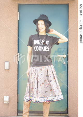 注視鏡頭 裙子 短裙 346159