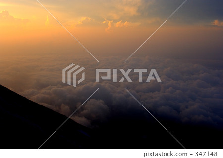 雲彩海在日落弄髒了 347148