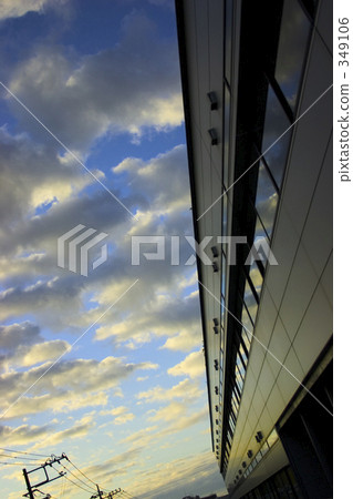 比爾和早晨的天空 349106