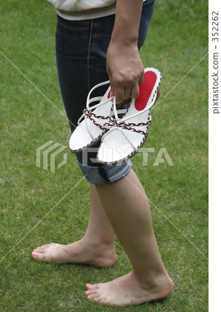 Barefoot female Ⅱ Barefoot female Ⅱ 352262