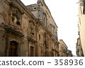 走在城市城市景觀的巴洛克式建築 358936