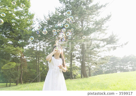 child, girl, soap bubbles 359917