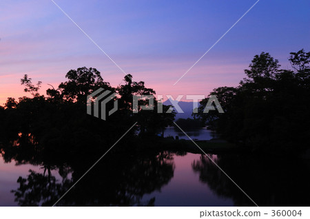 Onuma at dusk 360004