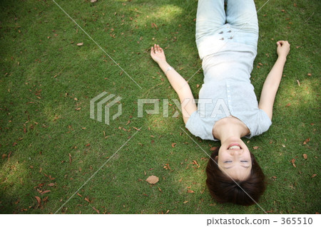 A woman sleeping on the lawn 365510