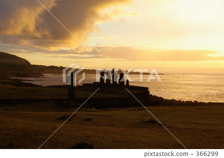Moai statue in the evening view of Easter Island Moai statue in the evening view of Easter Island 366299