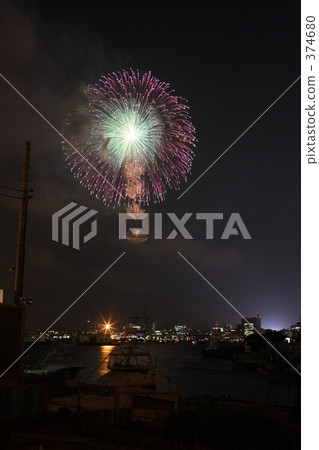 skyrocket, seen from the side, wide angle 374680