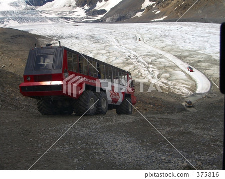 Snow car going to Columbia Icefield 375816