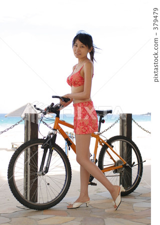 Bicycle and ladies 379479