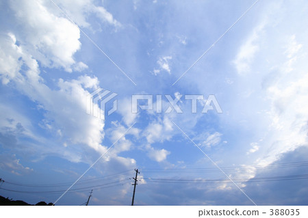 Summer sky and electric wire 388035