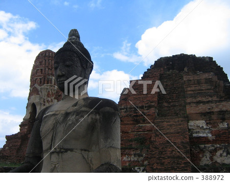 Thai Buddha statue 388972