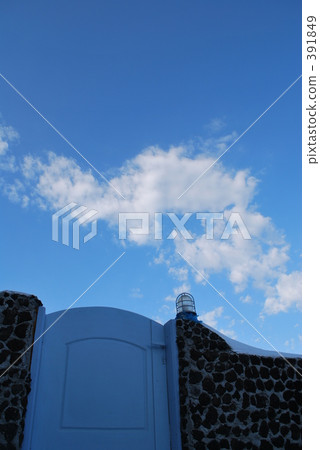 藍色門和藍天 391849