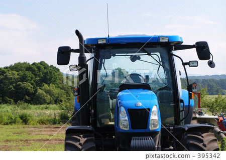 Blue tractor 395342