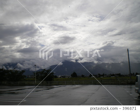 覆蓋山的雲彩部落 396871