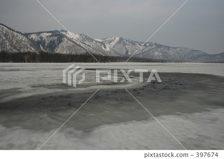 Snow melting of Ozegahara Snow melting of Ozegahara 397674