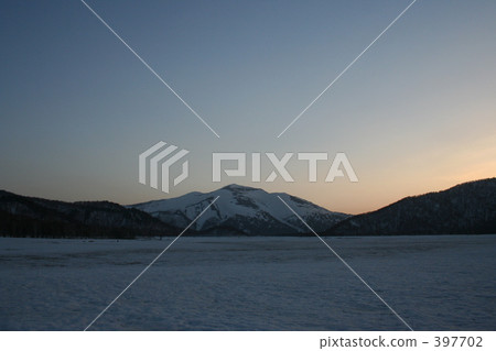 Snow melting of Ozegahara 397702