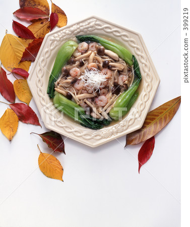 炒藍色水果和蘑菇 炒藍色水果和蘑菇 399219