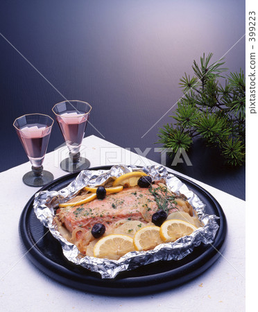 包裹在秋天三文魚輪子 399223