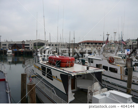 Sailing Yacht Harbor in San Francisco Sailing Yacht Harbor in San Francisco 404144