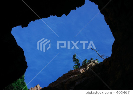 Ceiling hole in Cankane sinus 405467