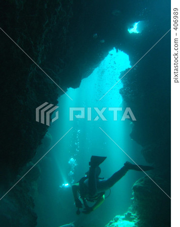 Submarine cavern 406989