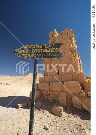 Three brothers' underground tomb 411536