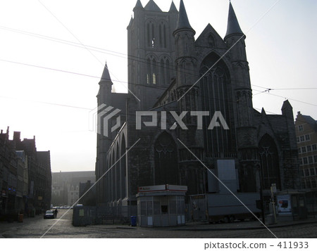 Gent in the morning 411933