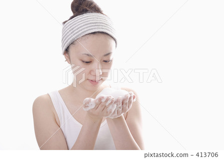 洗臉的女人 413706