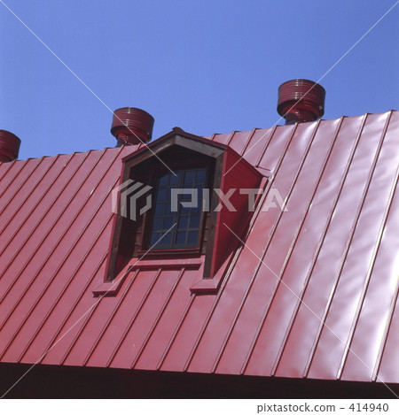 Red roof 414940