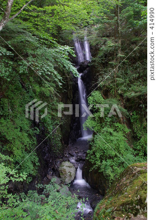 Three-stage waterfall (vertical composition) 414990