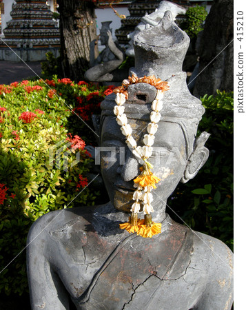 Wreath wrapped in a Buddhist image 415210