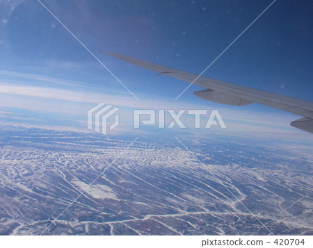 斯諾伊地球和翼和藍天 420704