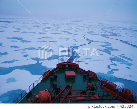 從破冰船看到的北冰洋 從破冰船看到的北冰洋 425324
