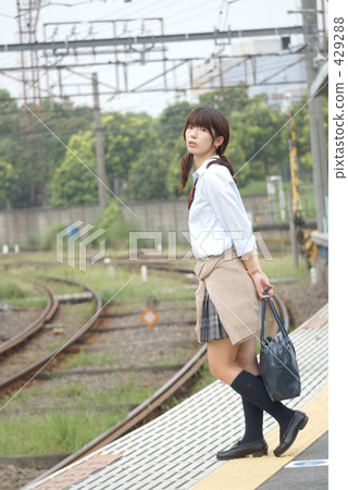 學校的女孩在家裡 429288