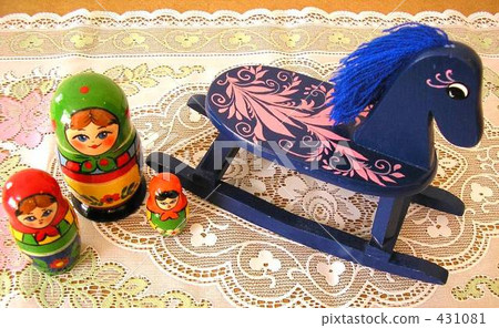 Matryoshka and horse toys 431081