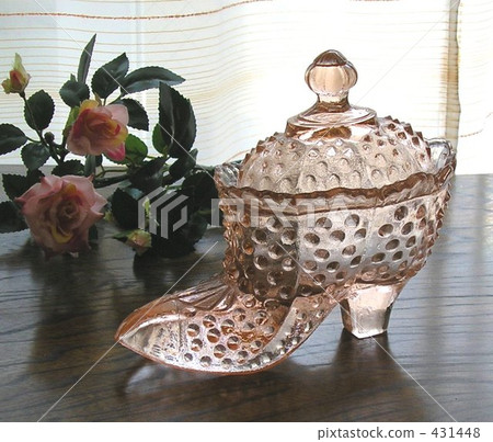 Glass shoe ornament 431448