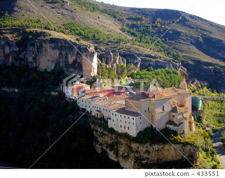 Building on the cliff 433551